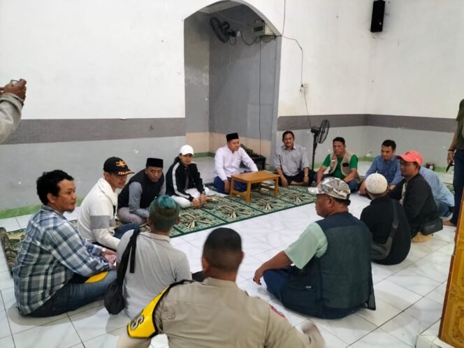 
					Aliansi Pecinta Ulama dan Kiai Nusantara saat melakukan Tabayyun dan menyampaikan tuntutan kepada KH. Nur Ihya.