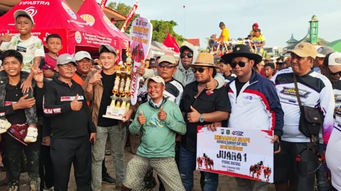 
					Tampil Joss, Sapi Andalan Milik Bos Rosi “Tak Mau Dimadu” Juara Kerapan Sapi Sumenep 2025
