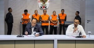 Bupati Lampung Tengah Ardito Wijaya Jadi Tersangka Suap Proyek, Sempat Goda Jurnalis saat Digiring ke Tahanan