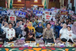 Khofifah dan Emil Sambut Juara D’Academy 7 Valen di Grahadi