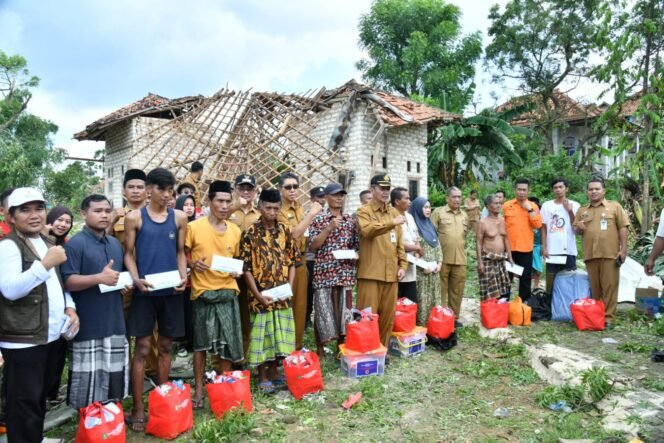 
					Baznas dan Pemkab Sumenep Hadir Cepat, Pulihkan Warga Terdampak Puting Beliung