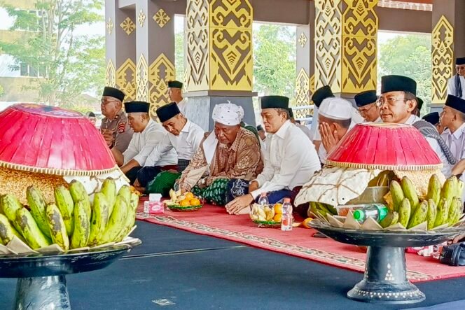 
					Lebaran Ketupat 1447 H, Momentum Bupati Lombok Tengah Pupuk Semangat Kebersamaan
