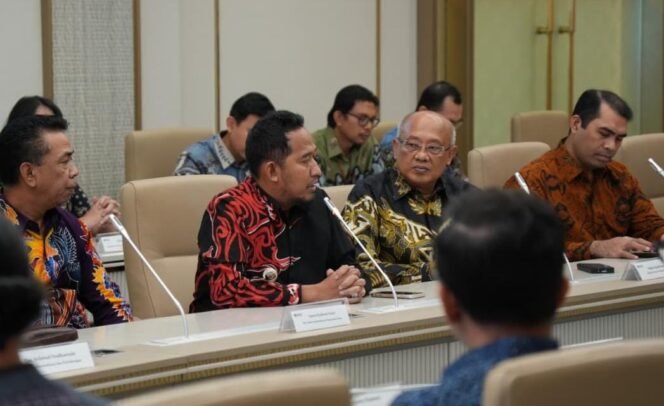 
					Lompatan Energi di Sumenep, Hibah PLTS 2 MW Siap Perkuat Listrik Kepulauan