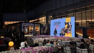Sensasi Nonton Film Indie di Bawah Langit Surabaya Barat Lewat Cinema Under The Stars