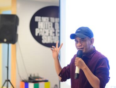 Ketua Rukun Warta Rumah Literasi Digital, Fatchur, saat menyampaikan pandangannya mengenai pentingnya etika media, hak jawab, dan literasi digital dalam ekosistem informasi. (Dok. RLD)