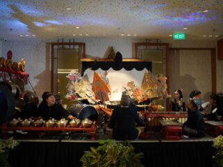 Pagelaran wayang kulit bertema legenda Sura dan Baya menjadi daya tarik utama dalam perayaan HUT Surabaya ke-733 di Djaman Doeloe Resto, Four Points by Sheraton Surabaya Pakuwon Indah, Sabtu (30/5/2026), sekaligus mengajak pengunjung mengenal kembali warisan budaya Kota Pahlawan.