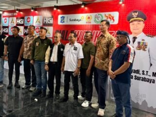 Perwakilan HGI, PORDI Jawa Timur, dan KONI Surabaya berfoto bersama dalam Piala Walikota Surabaya 2026 di Surabaya.