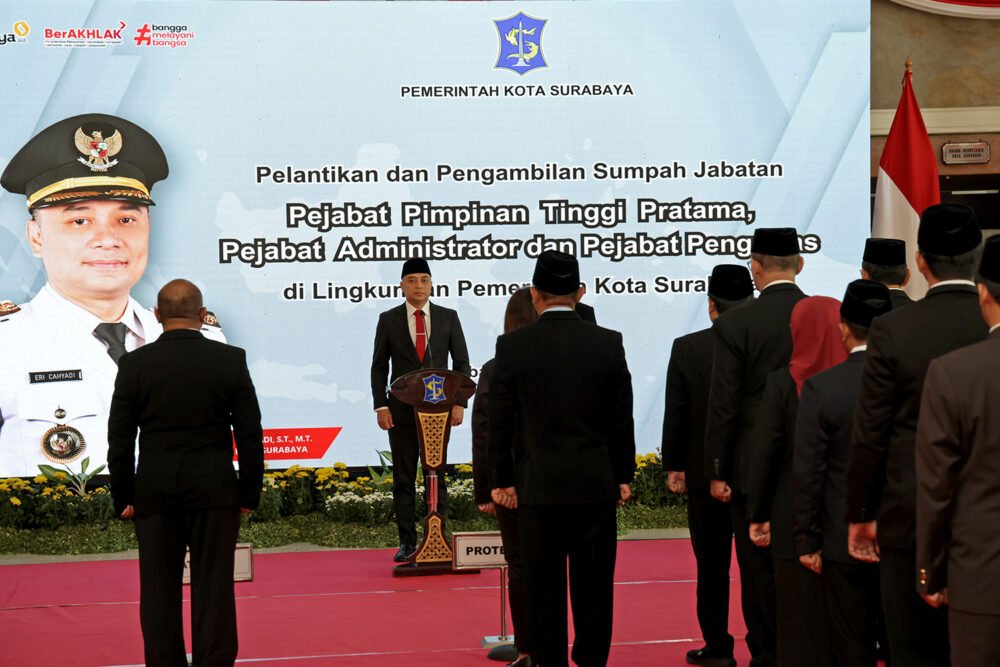 Eri Cahyadi Lantik 57 Pejabat Pemkot Surabaya, Evaluasi Tiap 6 Bulan