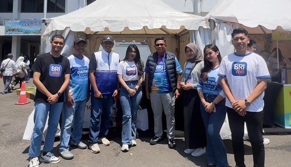 BRI Surabaya Kusuma Bangsa mendorong transaksi digital lewat BRImo dan QRIS serta menawarkan kredit multiguna bagi karyawan KAI.